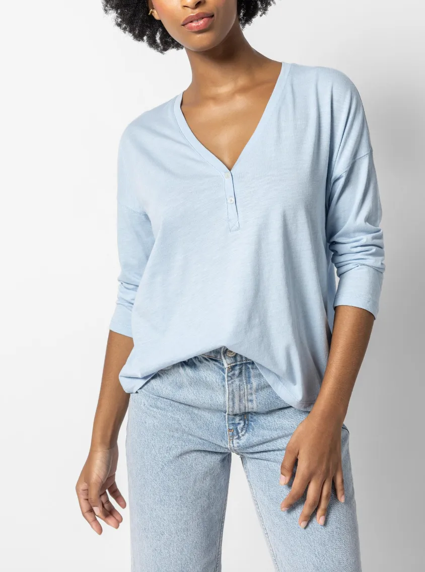 LILLA P EASY V NECK HENLEY