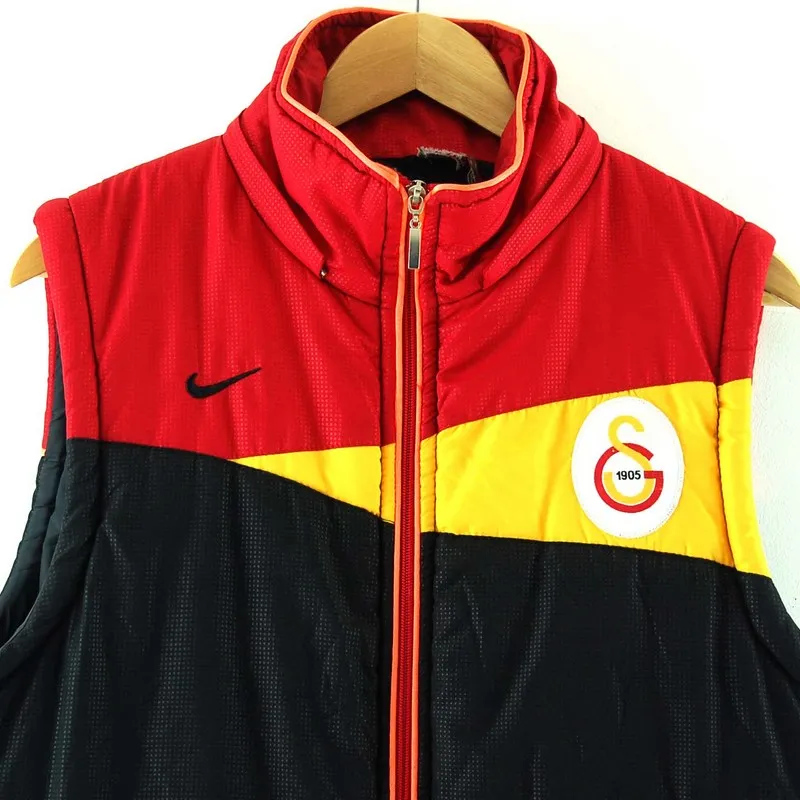 Nike Black Puffa Vest - M