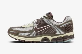 Nike Zoom Vomero 5 Earth Fossil Light Iron Ore FD9920-022