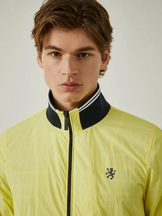 Windbreaker in technical fabric